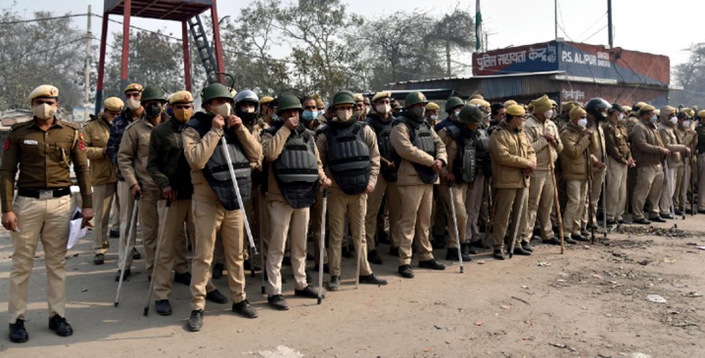 Large police force deployed at Ghazipur and Singhu border