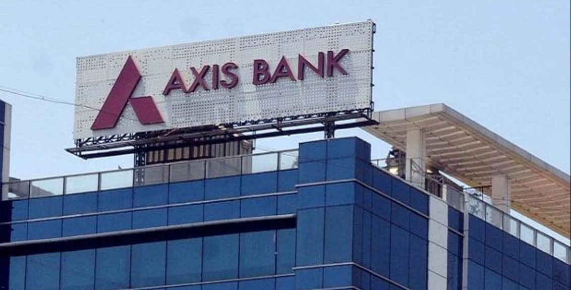 axis bank hikes cash withdrawal and sms charges salary account charge check all details