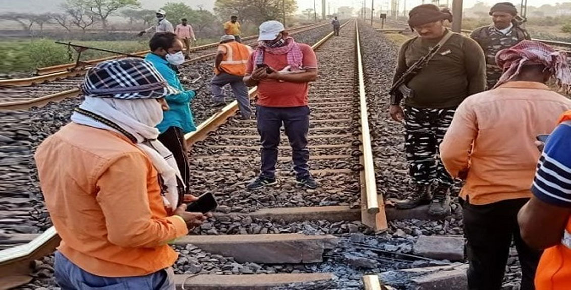 naxals blew up a railway track in chakradharpur railway mandal howrah mumbai route affected
