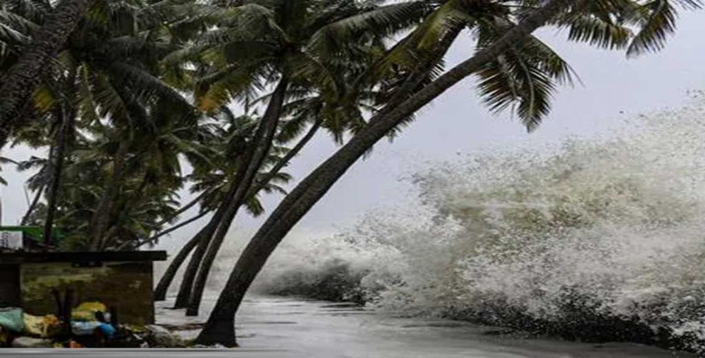 Cyclone Taukte Heavy Rains With Strong Winds in maharashtra