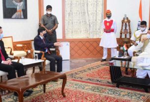 The newly appointed Consul General of Singapore met the Governor Bhagat Singh Koshyari
