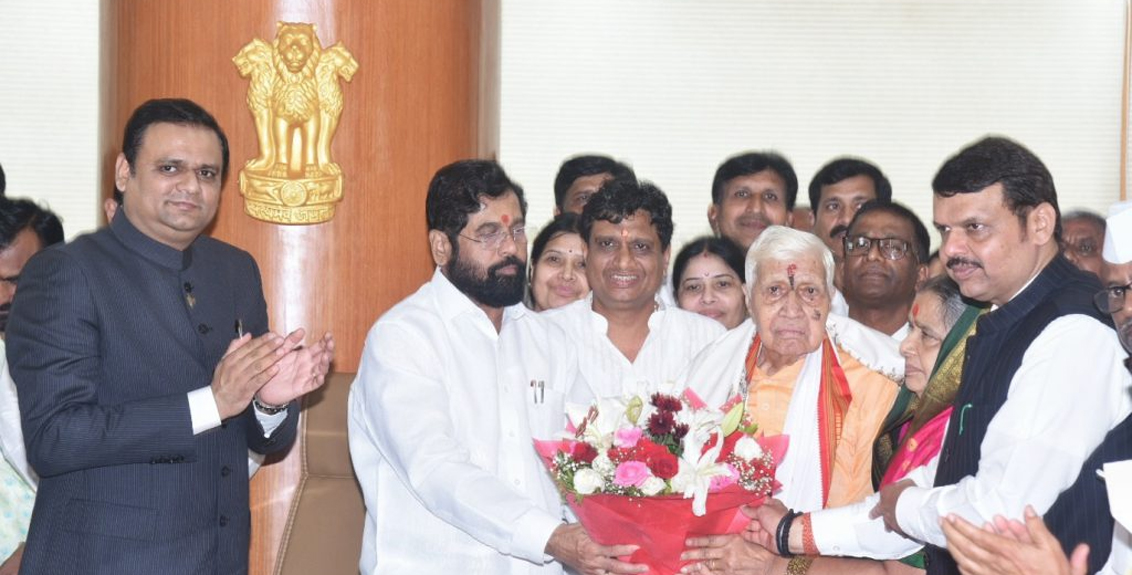 Honoring the parliamentary work of Dr. Keshavaraoji Dhondge, former senior member of the Legislature, in the Vidhan Bhavan