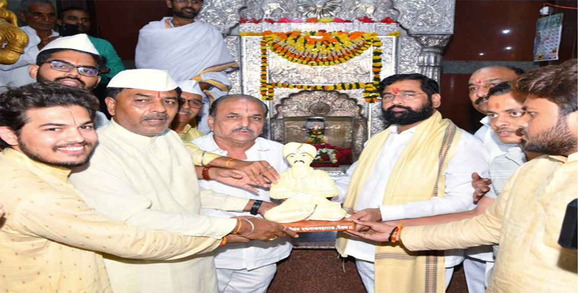 Chief Minister Eknath Shinde visited the Samadhi of Saint Eknath Maharaj at Paithan