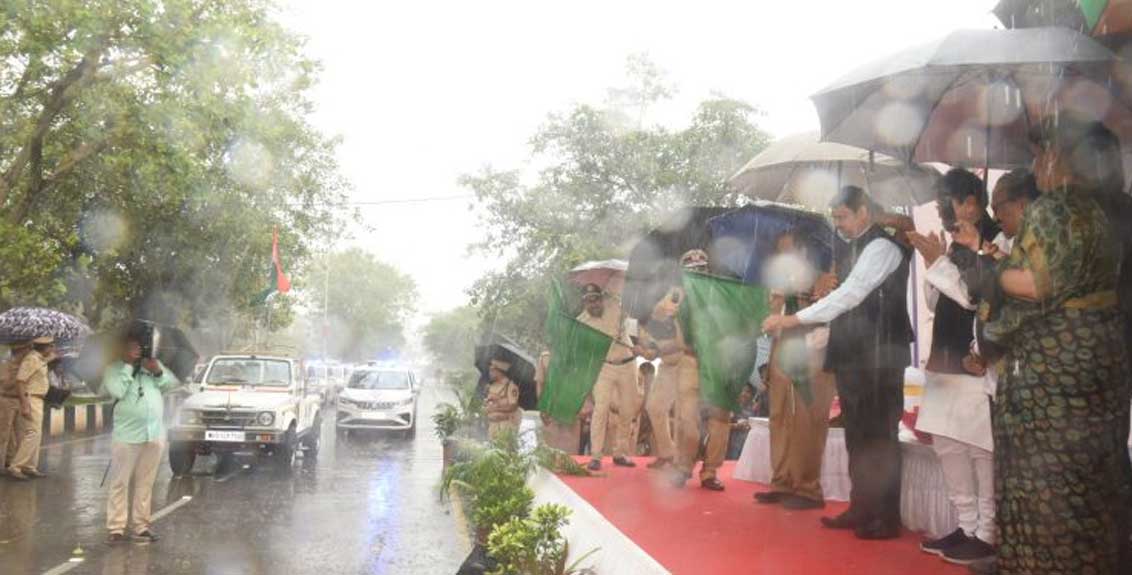 Nirbhaya squad vehicles inaugurated by Deputy Chief Minister Devendra Fadnavis