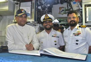 Maharashtra Governor visits Warship; also inspects Submarine