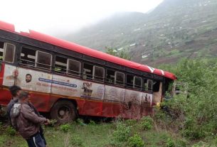 Fatal accident in Saptshringi Ghat when a bus with 22 passengers fell into the valley