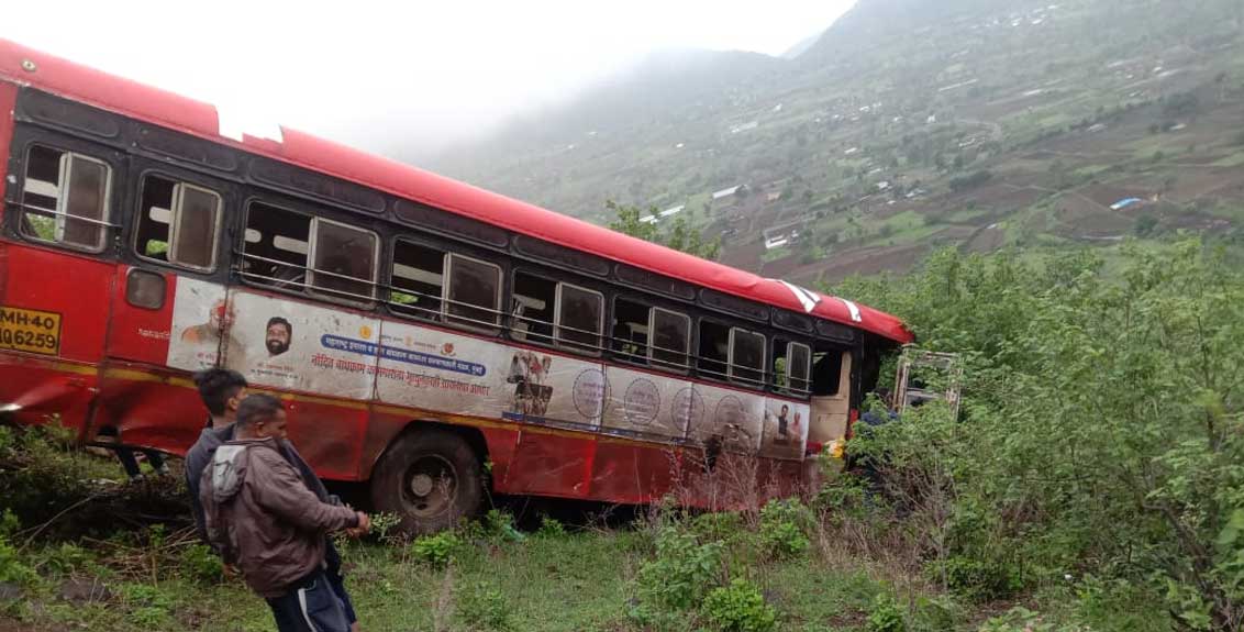 Fatal accident in Saptshringi Ghat when a bus with 22 passengers fell into the valley