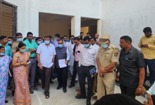 Housing Minister Atul Save gave encouragement to the students in the incident
