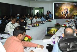 Entrepreneurs should contribute to increase the glory of the district in developmental work - Forest Minister Sudhir Mungantiwar