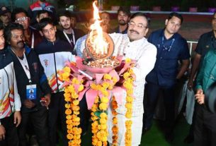 Resolve to keep the torch of victory burning throughout the year, Guardian Minister Sudhir Mungantiwar appeals to players