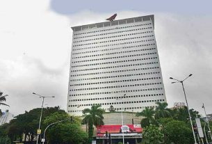 Early possession of Air India building at Nariman Point, waiver of lost revenue and fines of Air India