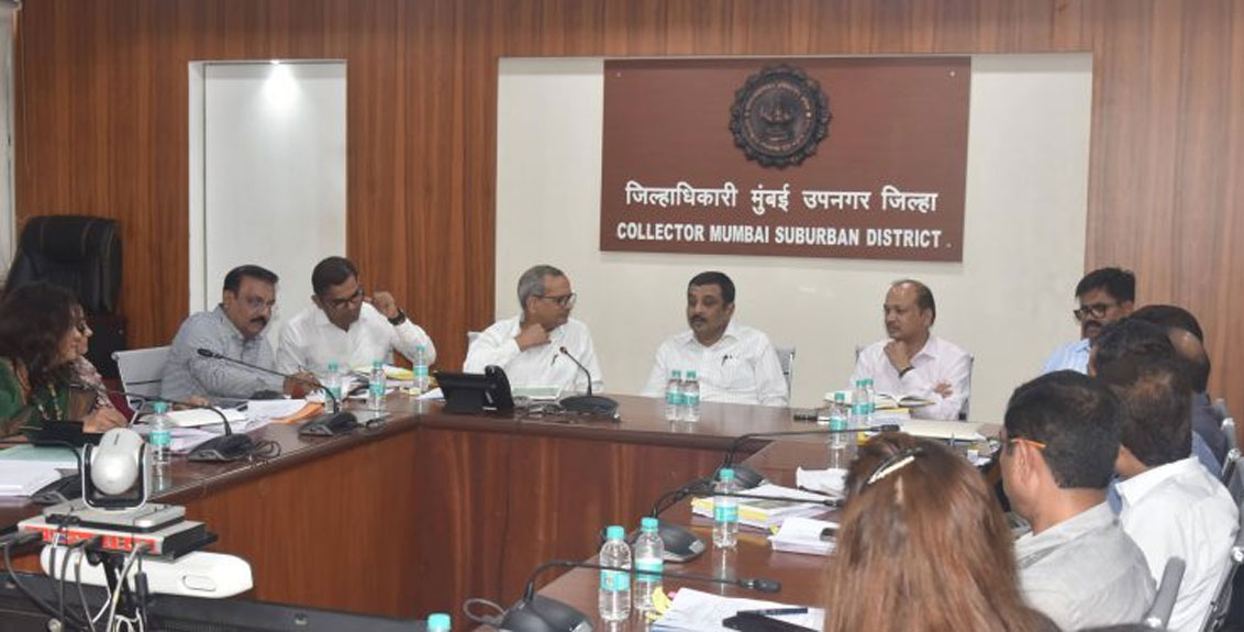 Divisional Commissioner Mahendra Kalyankar reviewed the election preparations in Mumbai suburban district