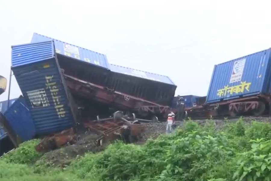 West Bengal Goods Train Ramp Into Kanchenjunga Express Several Injured