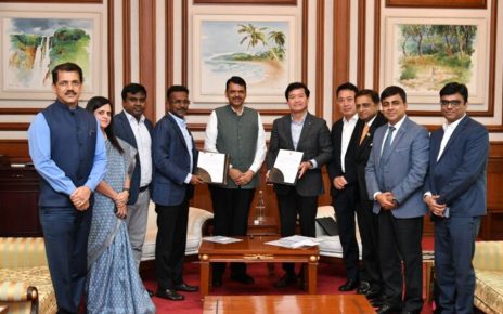 Hysung Corporation and Maharashtra government officials signing a ₹1,740 crore investment agreement to expand advanced materials production in Nagpur, creating 400 local jobs.