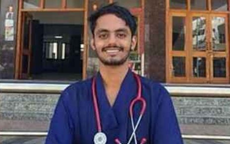 doctor commits suicide in Solapur, body found in a pool of blood in the bathroom