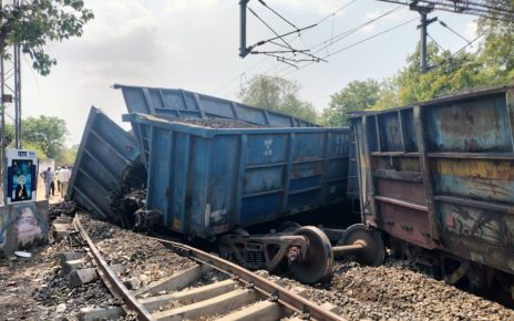 Seven wagons of goods train derailed at Amalner on Nandurbar-Surat section