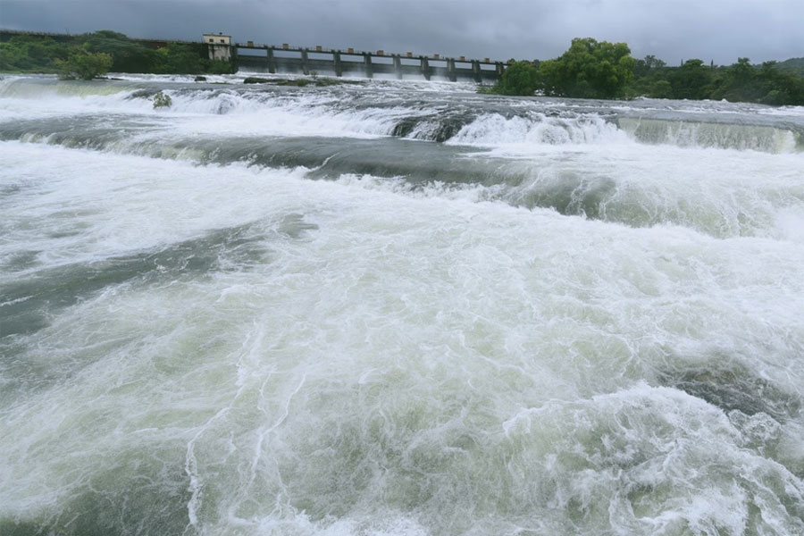 Water release from Khadakwasla dam increased; Alert issued to citizens living along the river