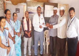 Dr Somnath Gite donating award money to school in Shibalapur